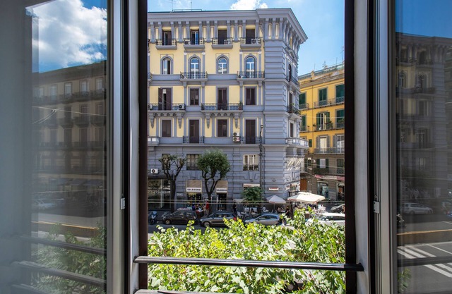 Napoli's Gold Hotel