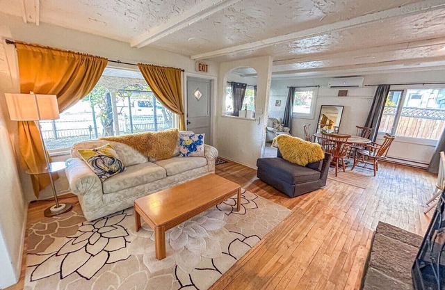 Naramata Red Cottage