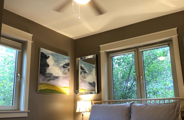 Naramata Wine Cottage with Guest House