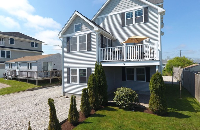 Narragansett / Point Judith Summer Rental Beach House. ¡Buena ubicación! Duerme 12