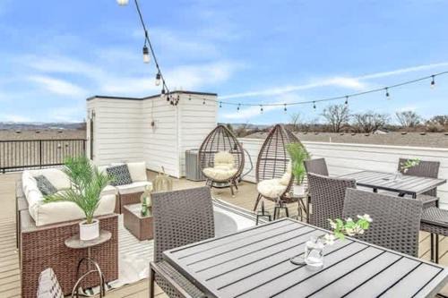Nash Getaway - Private Rooftop Patio - Sleeps 12
