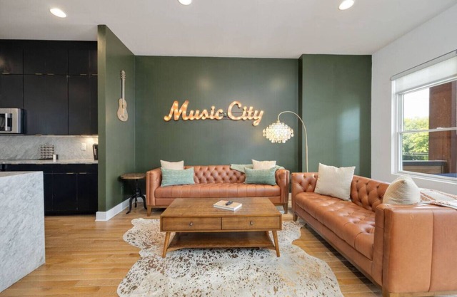 FAB 4BR TOWNHOME ✦ 12 COMFY BEDS ✦ DOWNTOWN VIEW