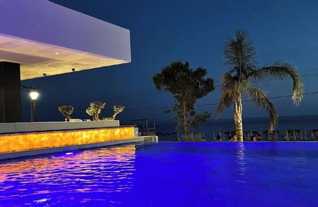 NASSAU HOTEL