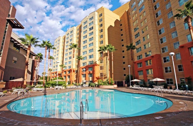 National Finals RODEO- 1-BD Condo- Full Kitchen- In-suite Laundry, FREE Parking