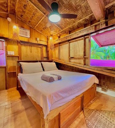 Native Cottage, Beach Access, Ocean 9, Queen bed, Wifi, AC
