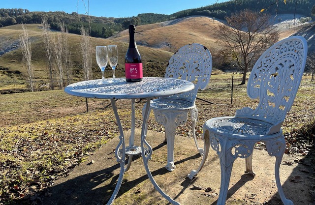 Native Valley Cottage is a peaceful, tranquil hideaway in the Tumbarumba area.