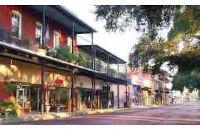 NATTY NESTLE WHITE Just Minutes from Historic Downtown Natchitoches/ Cane River
