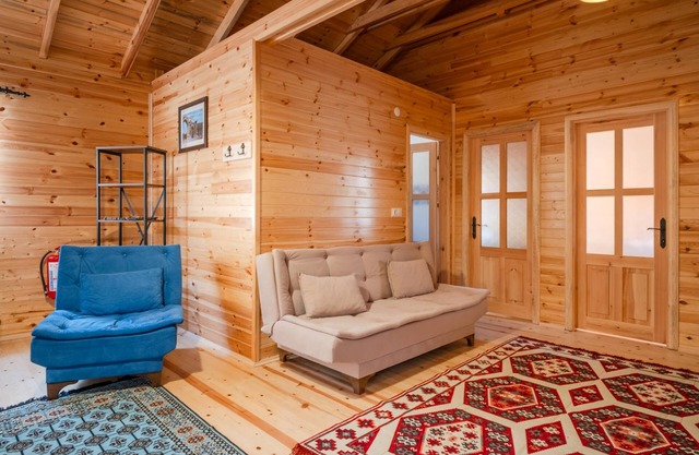 Natural Bungalow w Fireplace Near Iznik Lake