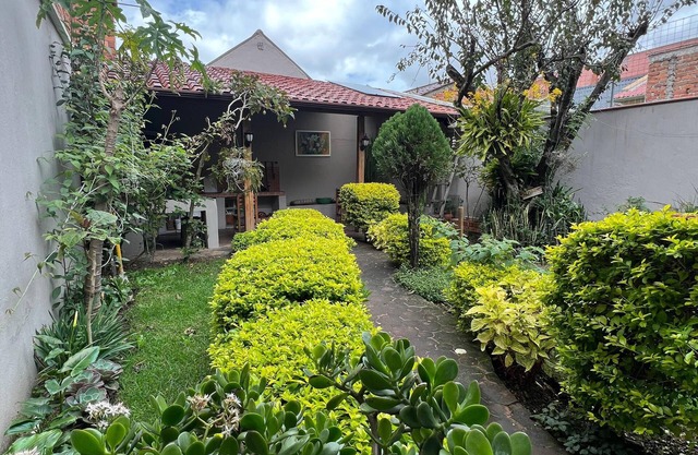 Encantadora Casa muy cerca del Centro y la Ordoñez Lazo en Cuenca.