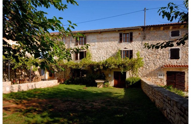 Nature house Jasenka for 6 to 8 persons, with 3 sleeping rooms, 2 baths, garden terrace and BBQ