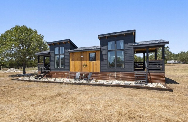 Nature Lover Retreat! Cozy Tiny House!