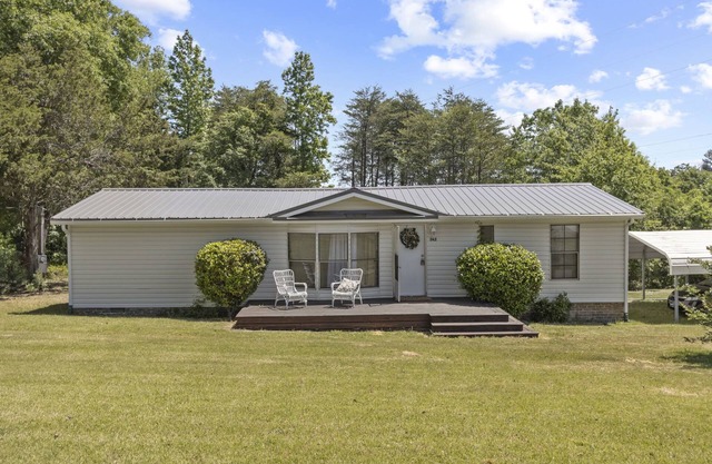 Nature-Lover's 3BR Haven: Pets, Ping Pong, Serene