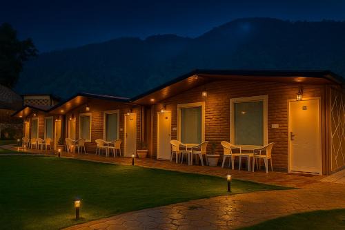 Nature on the Rocks Glamping Resort