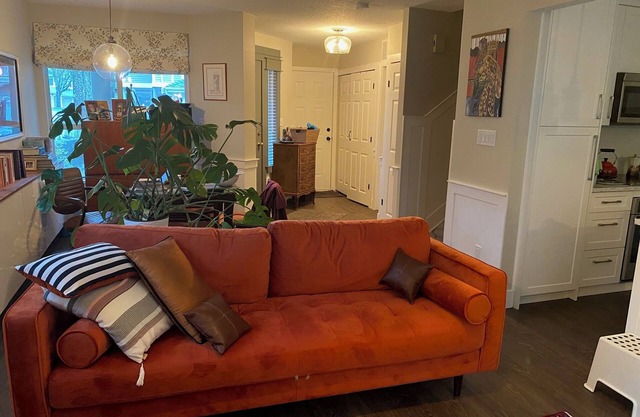 Nature retreat: beach and ski. Luxury large Master bedroom w/ private en-suite.
