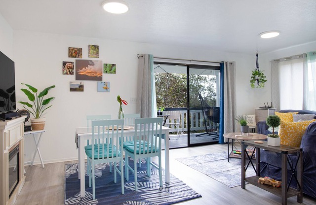 Nature retreat with ocean/mountain views & lanai - near Hawaii Volcanoes NP