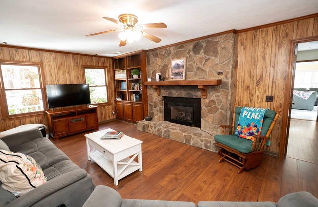 Nature's Hideaway 4BR Home With Pool & Creek View