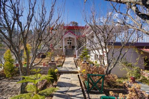 Nature's Vibe Stays Mukteshwar - A 4BHK Plum Orchard Villa