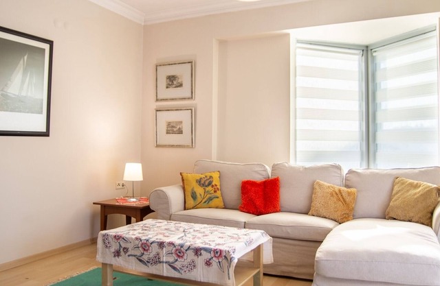 Nature View Flat w Balcony 9 min to Bayrakli Coast