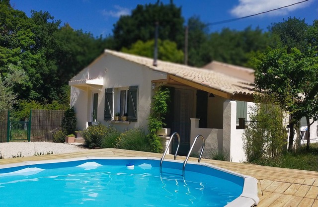 VILLA CON PISCINA EN LA NATURALEZA