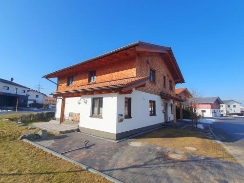 NaturLogis Allgäu - nachhaltige Ferienwohnung im Bio-Lehmhaus, allergikerfreundlich, Terrasse mit Bergblick, inkl Königscard