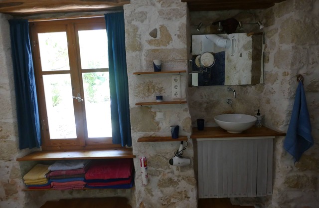 Natursteinhaus in Ruhiger Lage, Ideal zum Wandern und Radfahren
