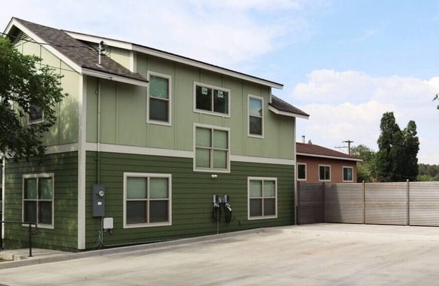 NAU / Downtown Steps Away Perfect for Longer stays