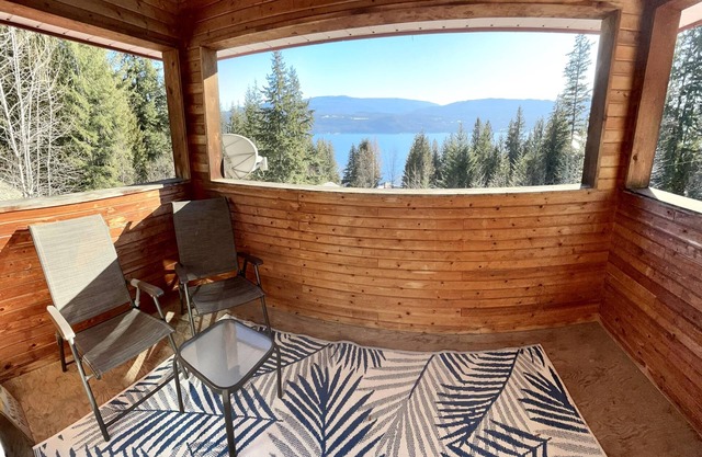 Cabina Nauti - Anglemont, BC. Shuswap del norte