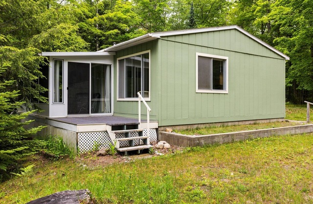 Nautical 2-bedroom house with WiFi, AC, Water View in welcoming Northport