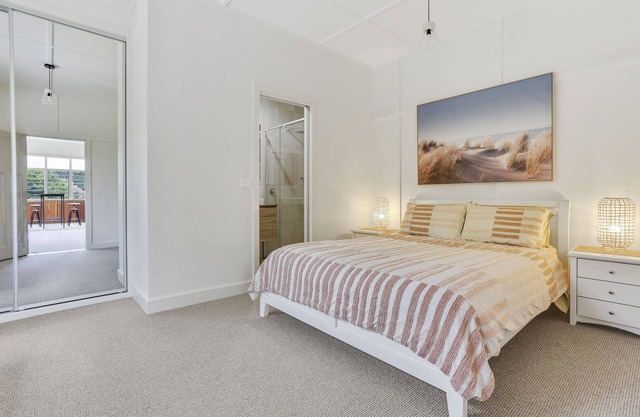 Nautical Hideaway - 4 bedroom historic charm