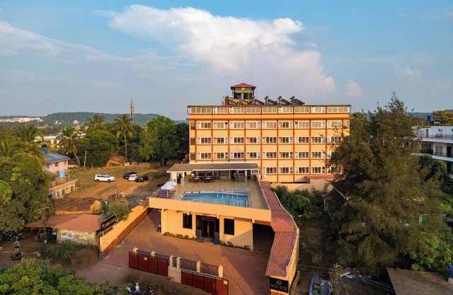Nazri Hotel
