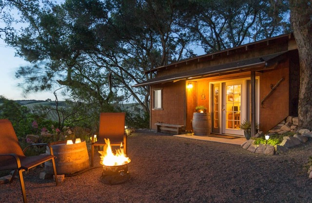 1930 Coach House Cottage en el corazón de la región vinícola con vistas viñedos