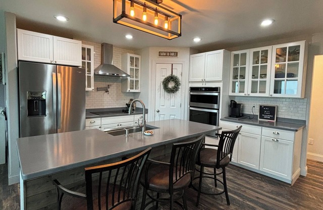 nCozy Rural Guesthouse with Modern Amenities - 13 miles from Cedar Rapids!