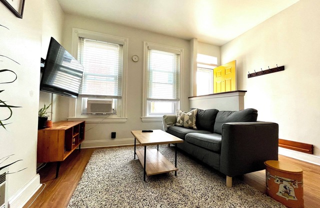 Cozy South Philly Home 2BR near Passyunk Ave, Citizens Bank Park, The Linc, FDR