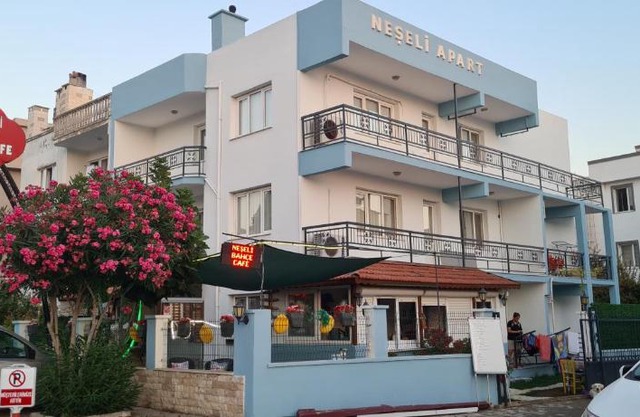 NEŞELİ APART BAHÇE CAFE