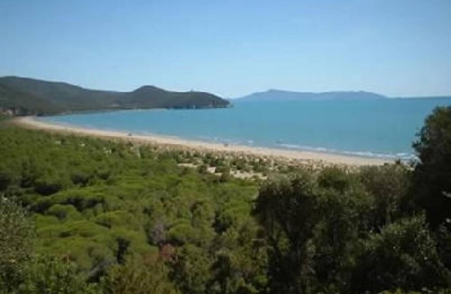 Near the sea and towns of art apart. with terrace in lovely hilltop village