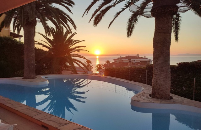 Nea Villa, piscina, terraza panorámica a 70 mt del mar.