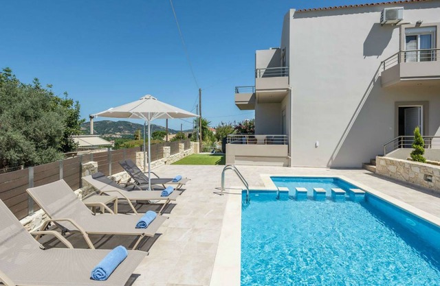 Villas Neaira | Villa privada de 3 dormitorios y 117 m2 con piscina