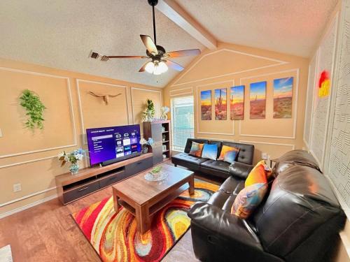 Near AT&T Stadium, UTA, Globe Life, Six Flags, DFW Airport, American Airlines Center with Games and Crib