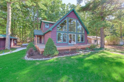 Near Beach Access Torch Lake Cabin Retreat!