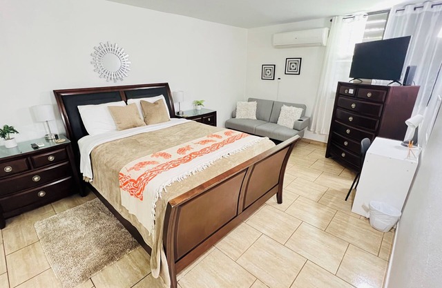Near beaches, cozy apartment 5 min from Premium Outlets and restaurants.