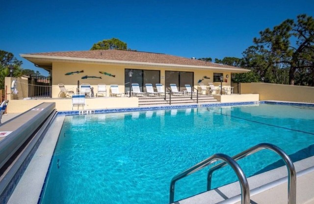 Near Beaches! UPDATED! Peaceful Forest Park Condo 2 bd 2 bth. Heat comm pool