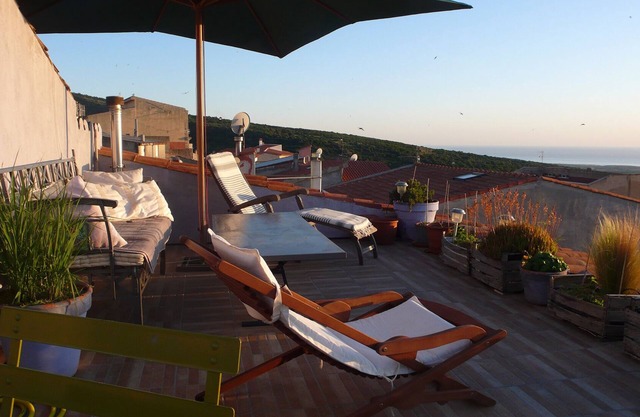 cerca de Bosa, terraza con sublimes puestas de sol sobre el mar