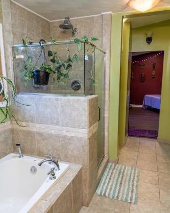 Near CMU and casino with Hot Tub, gym, fireplace