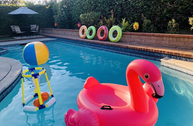 Near Disneyland: Splash-tastic Family Vacation!