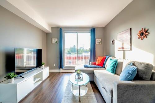 Near Downtown - Glenview West Apartment w Patio
