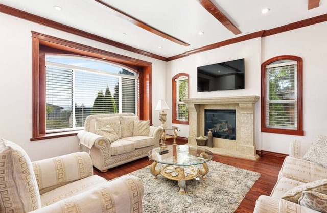 Near DT Vancouver |King Bed | Casa Bella