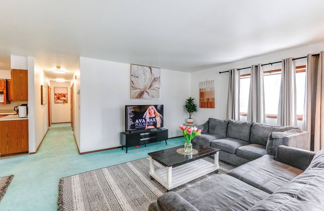 Near Dtwn & Pioneer Park: Fairbanks Home w/ Deck!