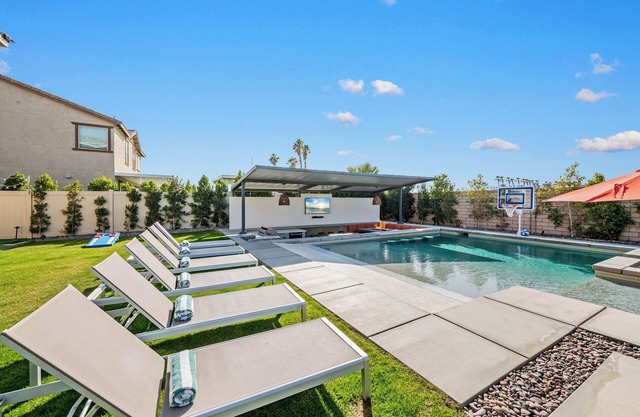 Near festival grounds, golf and more!