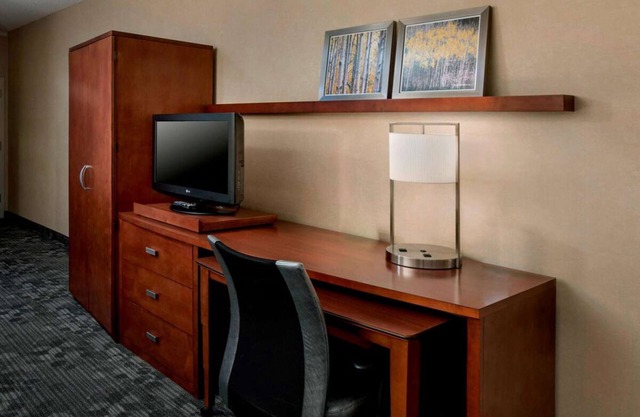 Near Gillette Stadium and Wrentham Village Premium Outlets, Pet-Friendly Stay!