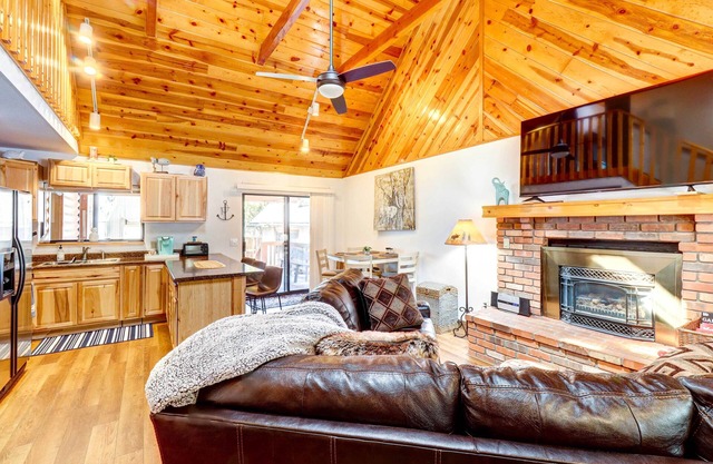 Near Hiking: Cabin w/ Hot Tub in Lakeside!